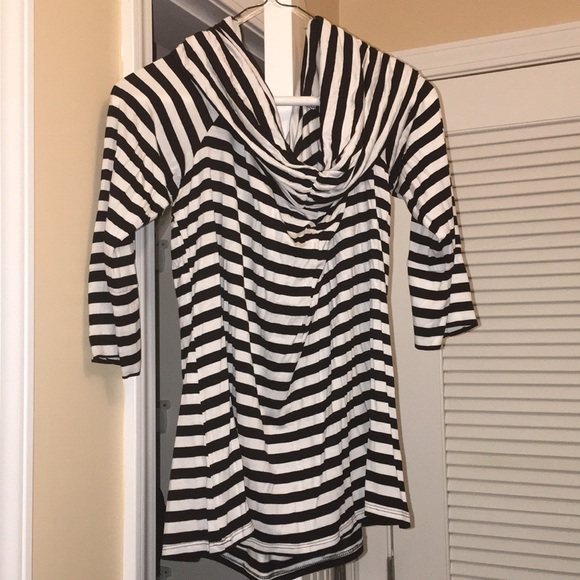 BLACK/WHITE  STRIPE TOP - Picture 3 of 3